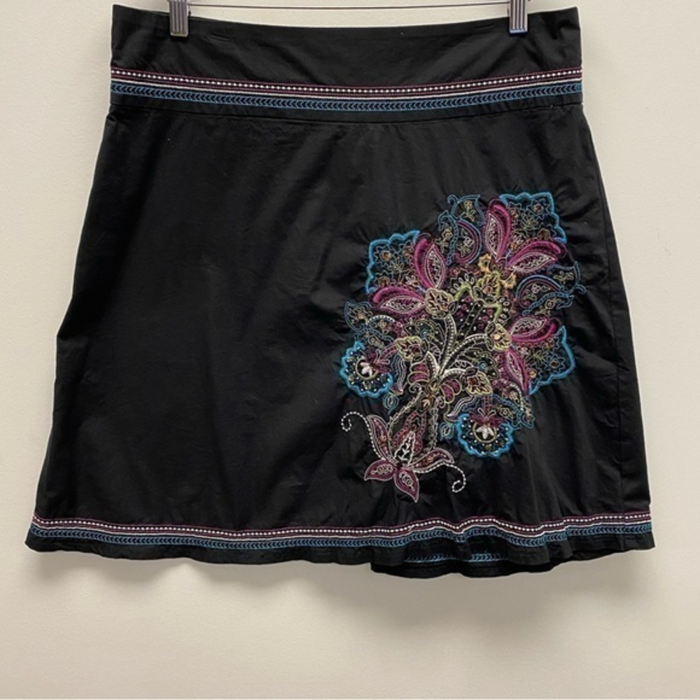 ✨ 4 for $30 ✨ Heart Soul Black Semi-Flare Skirt with Floral Appliqué Size 13